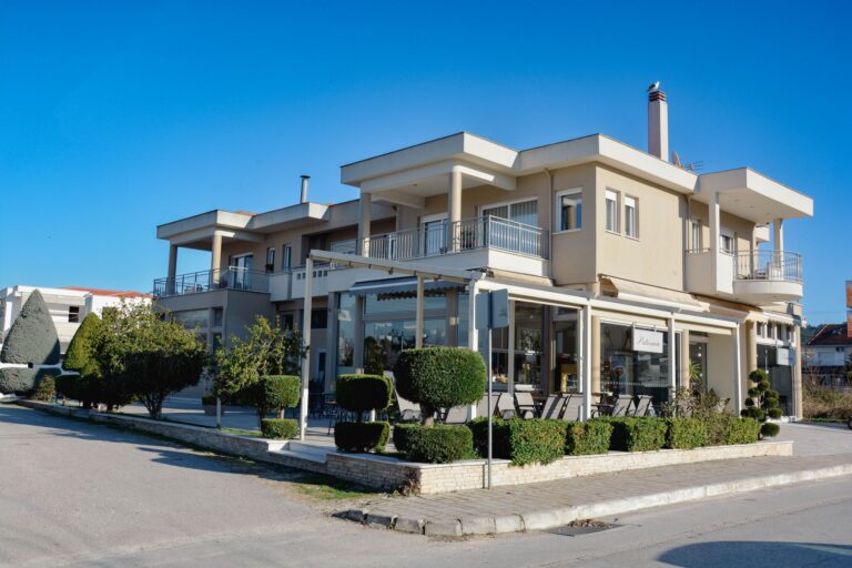 ΚΤΙΡΙΟ ΚΑΤΟΙΚΙΑΣ ΜΕ ΙΣΟΓΕΙΟ ΚΑΤΑΣΤΗΜΑ ΘΑΣΟΣ