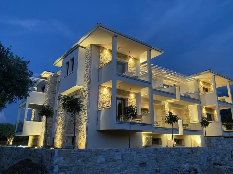 21c61570-6cf6-476d-b544-eeb11bf73ba1_2550